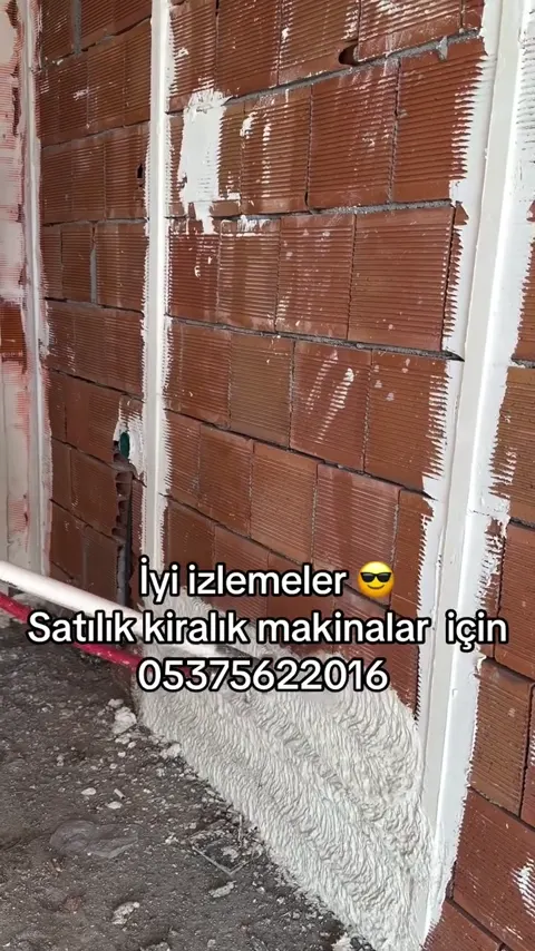 Şantiyede alçı sıva makinesi kurulumu ve ilk püskürtme